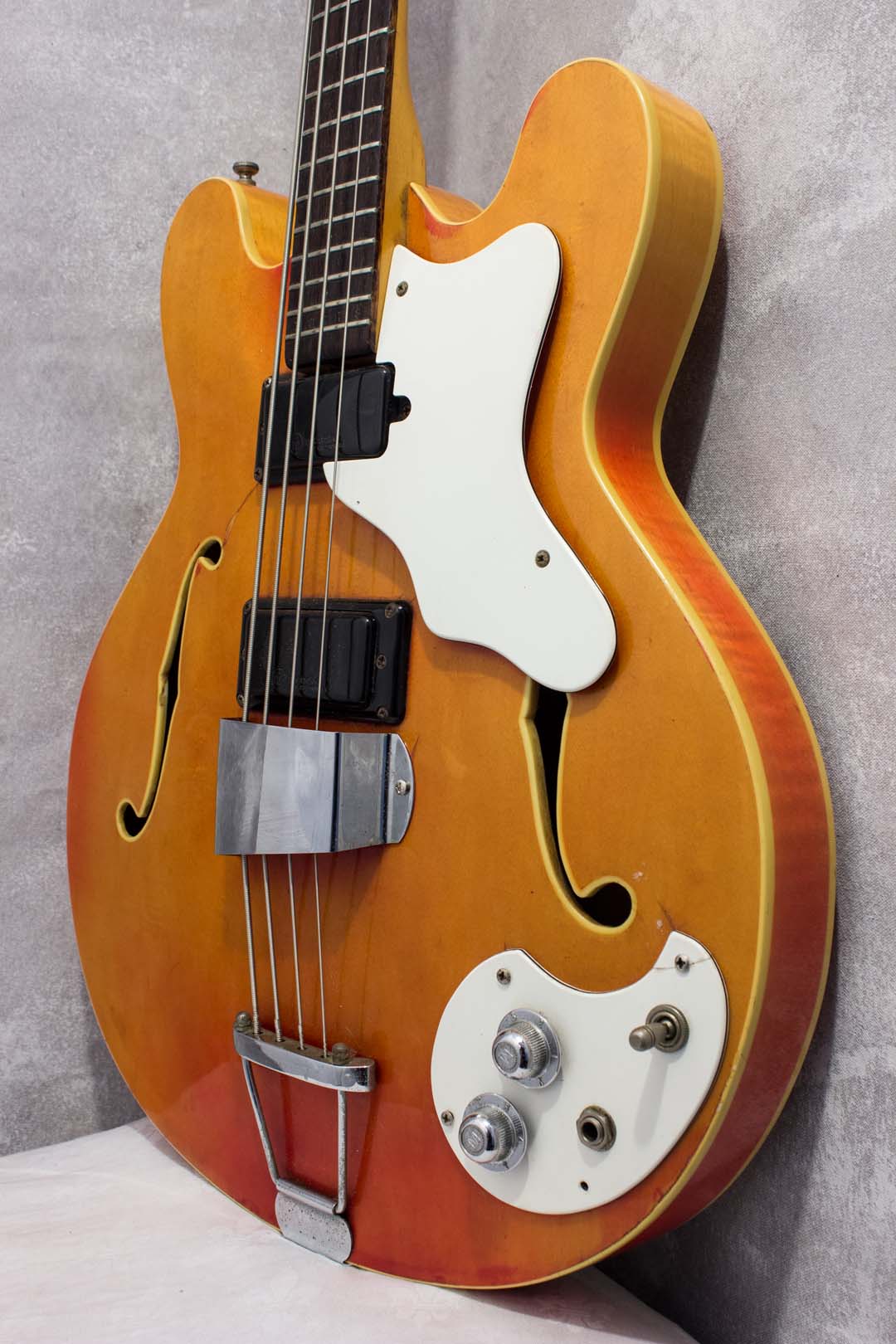 Mosrite Celebrity III Bass Red 1968