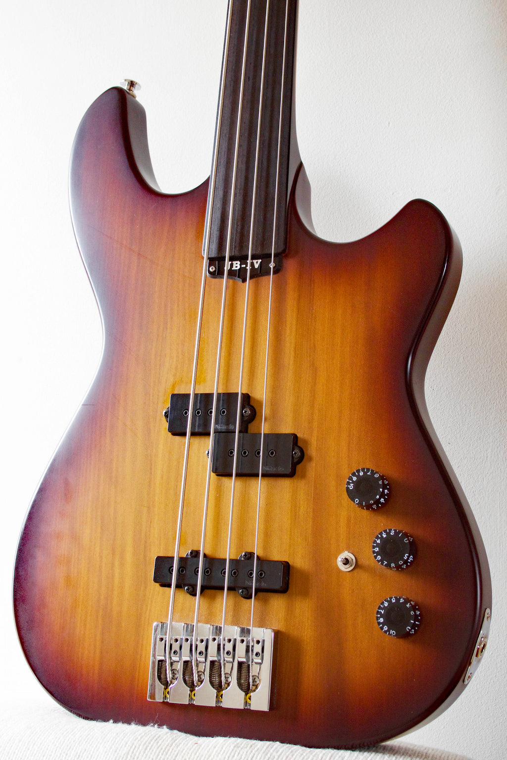 Maton JB4 Fretless Bass Satin Tobacco Burst 2014