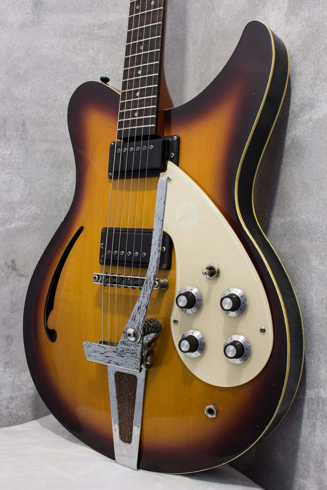 Yamaha SA-15 Hollow Body Sunburst 1969