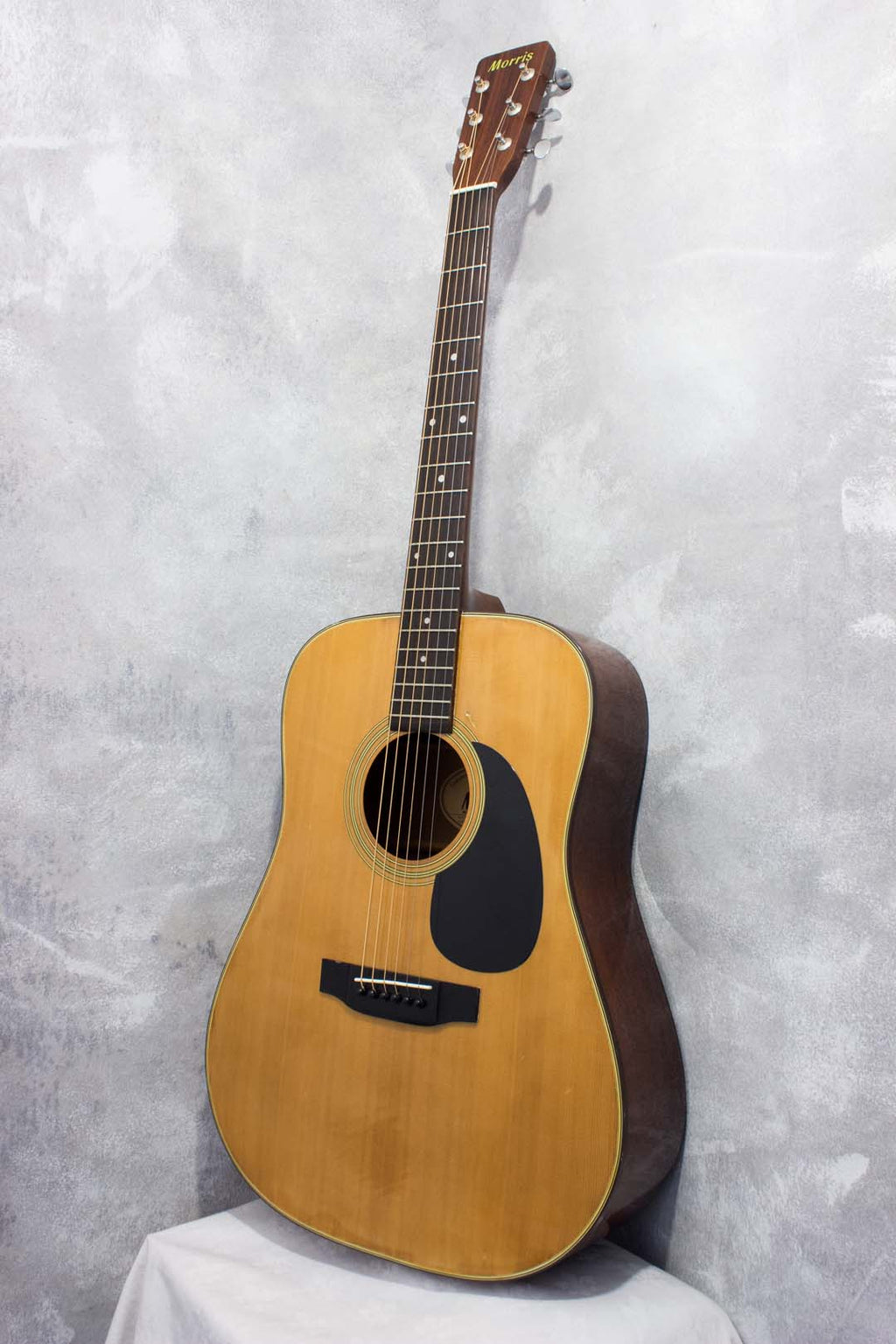 Morris W-18 Dreadnought Acoustic 1980