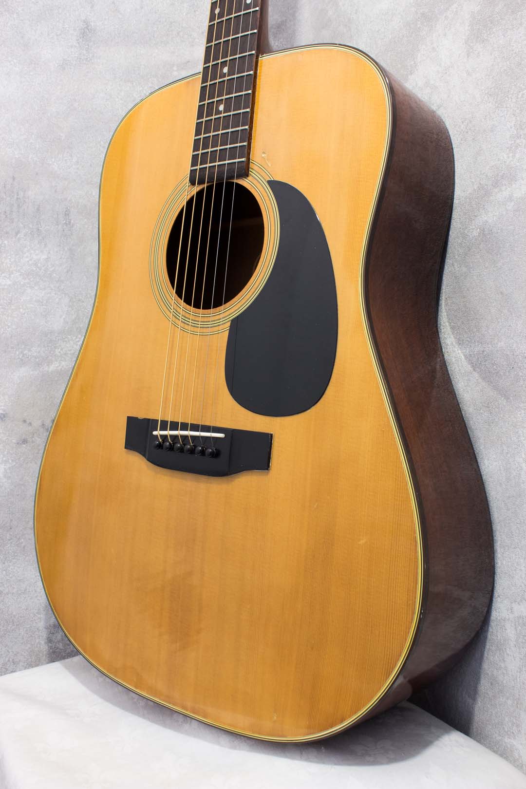 Morris W-18 Dreadnought Acoustic 1980