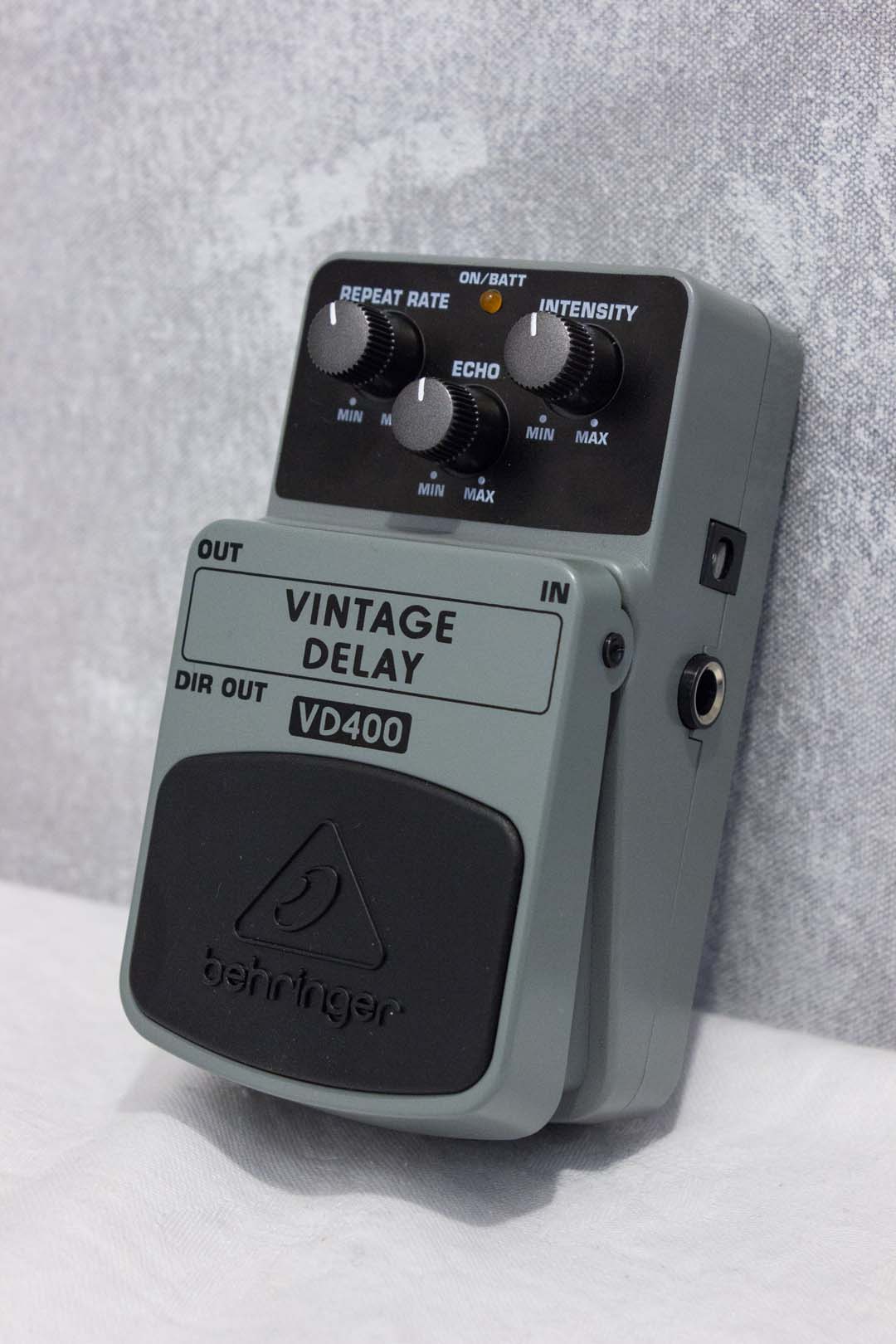 Behringer VD400 Vintage Delay Pedal