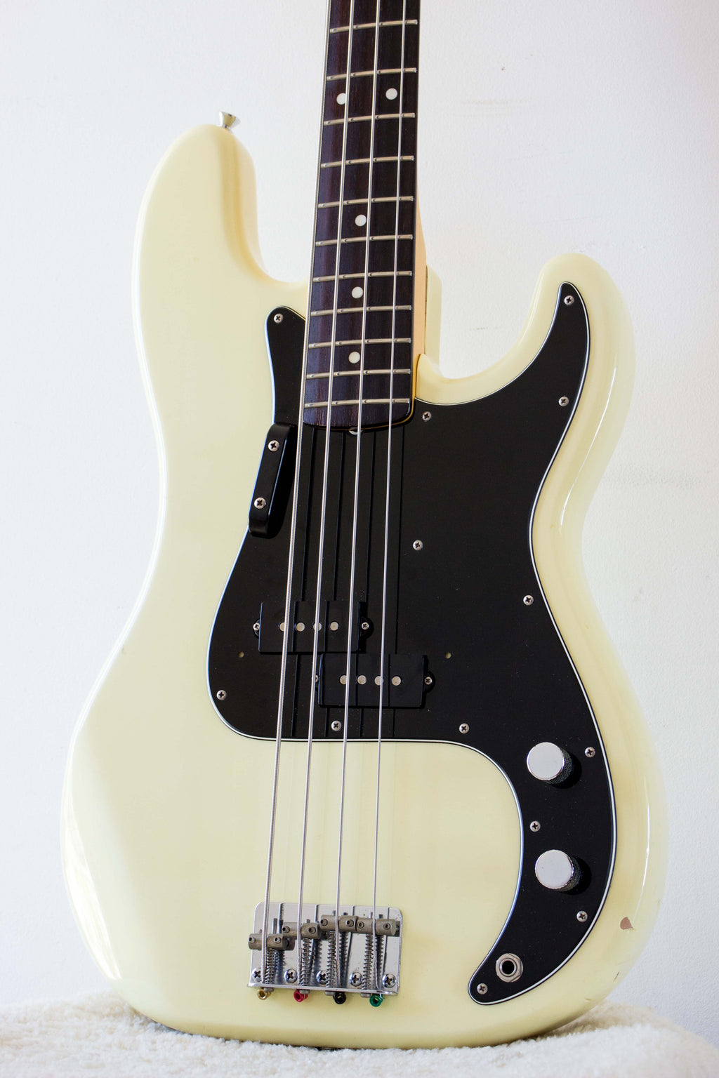 Fender Japan '70 Reissue Precision Bass PB70-70US Olympic White 1996