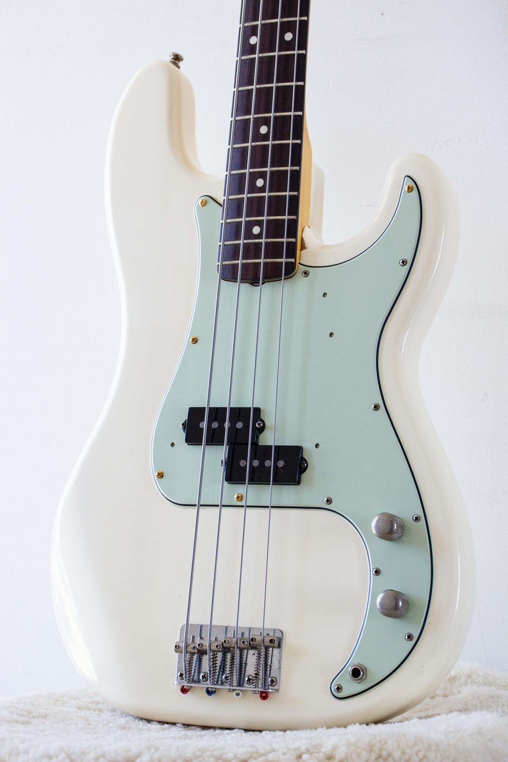 Fender Japan '70 Reissue Precision Bass PB70-70US Olympic White 2003