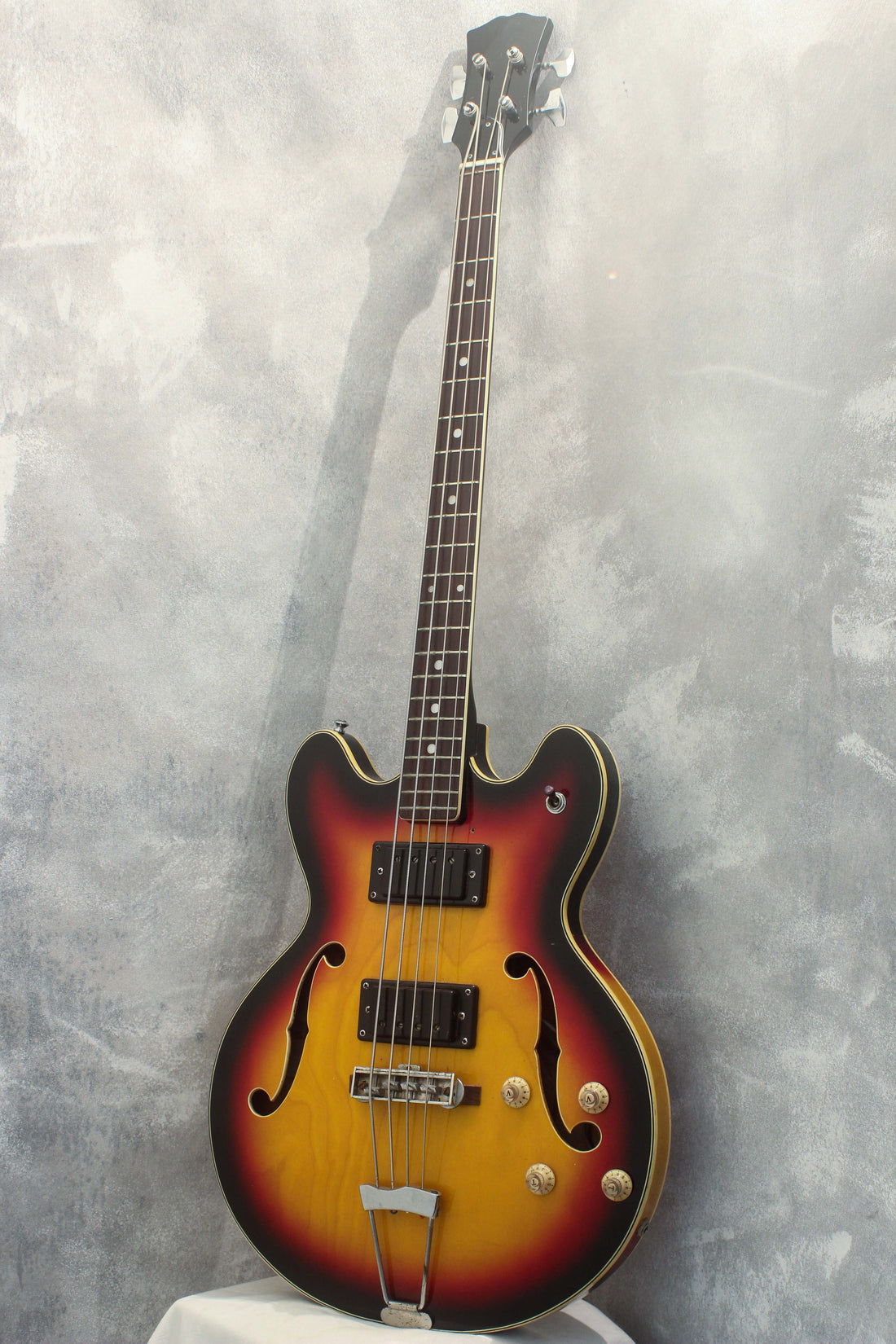 Tempo Hollow Body Bass Sunburst c1965