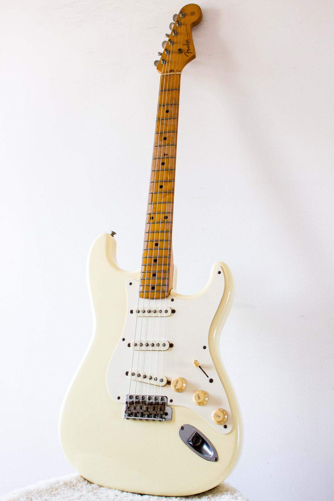 Fender Japan '54 Reissue Stratocaster ST54-115 Vintage White 1987