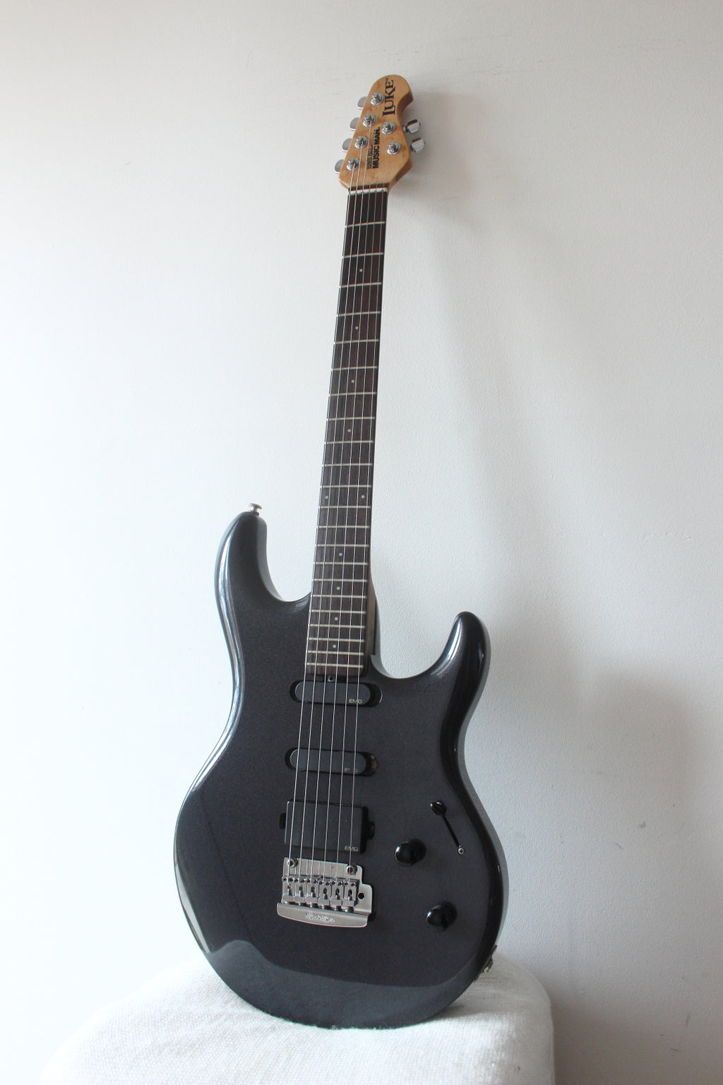 Ernie Ball Musicman Luke II Black 2005