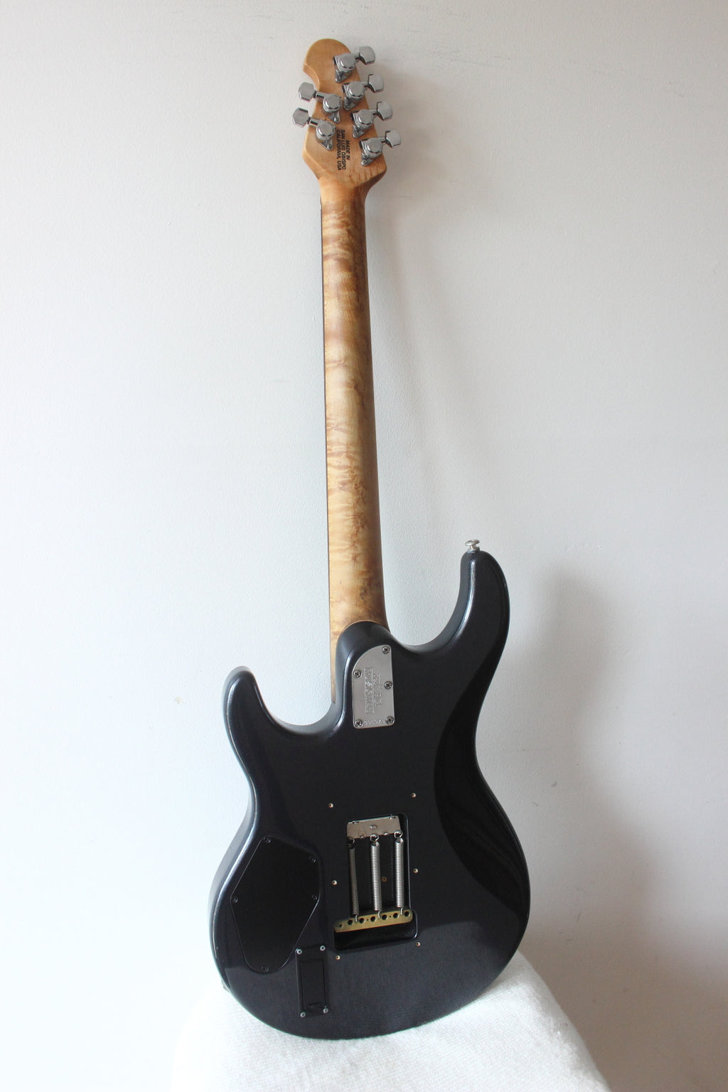 Ernie Ball Musicman Luke II Black 2005