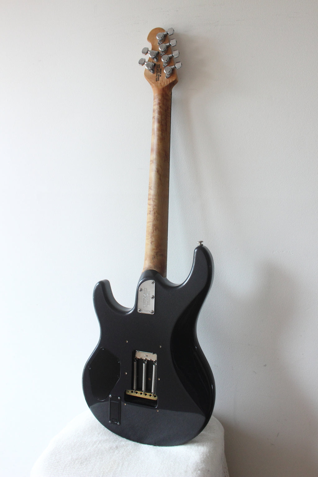 Ernie Ball Musicman Luke II Black 2005