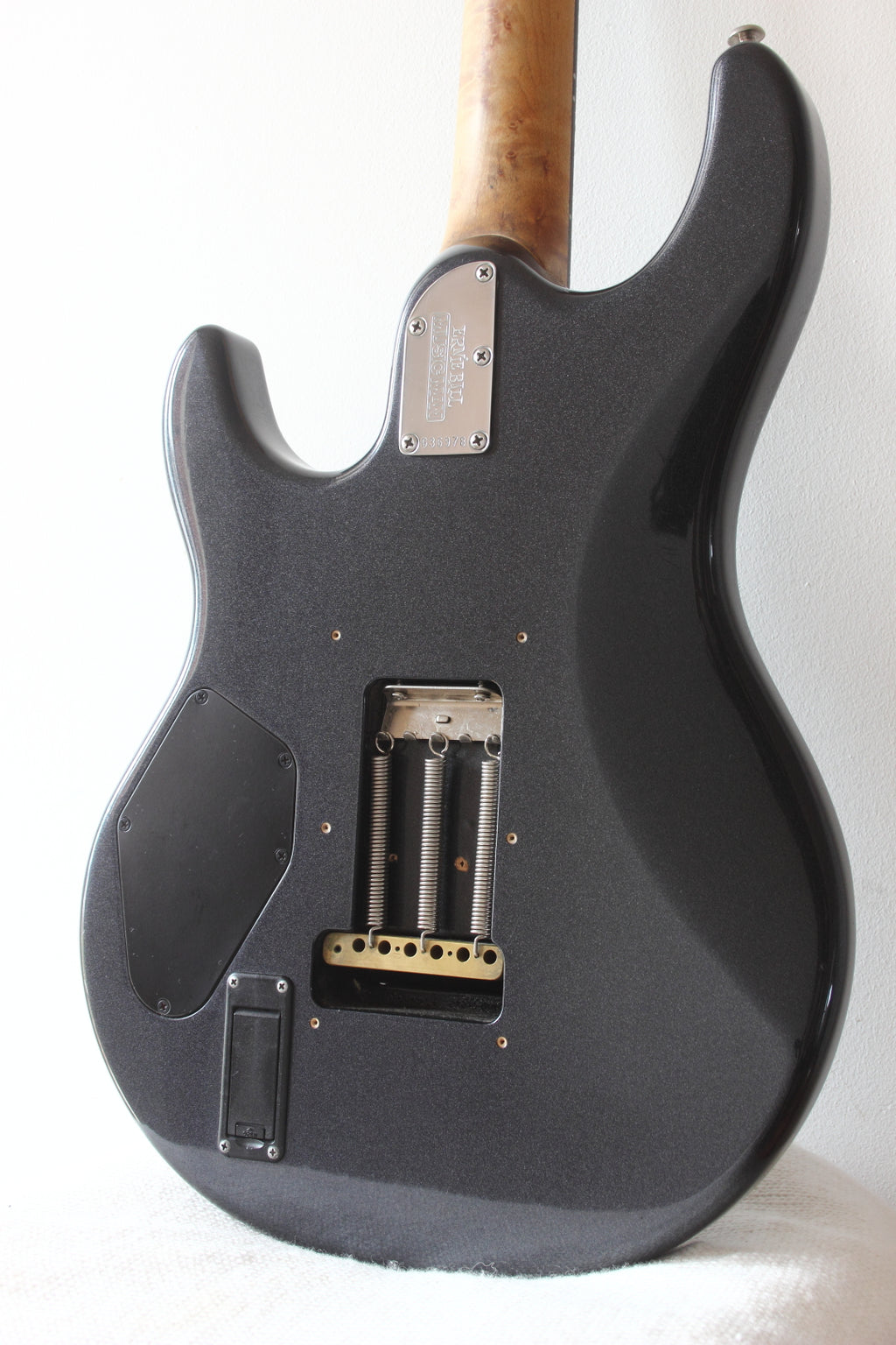 Ernie Ball Musicman Luke II Black 2005