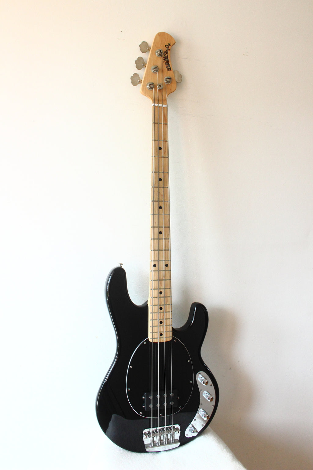 Ernie Ball Musicman Stingray Black 2013