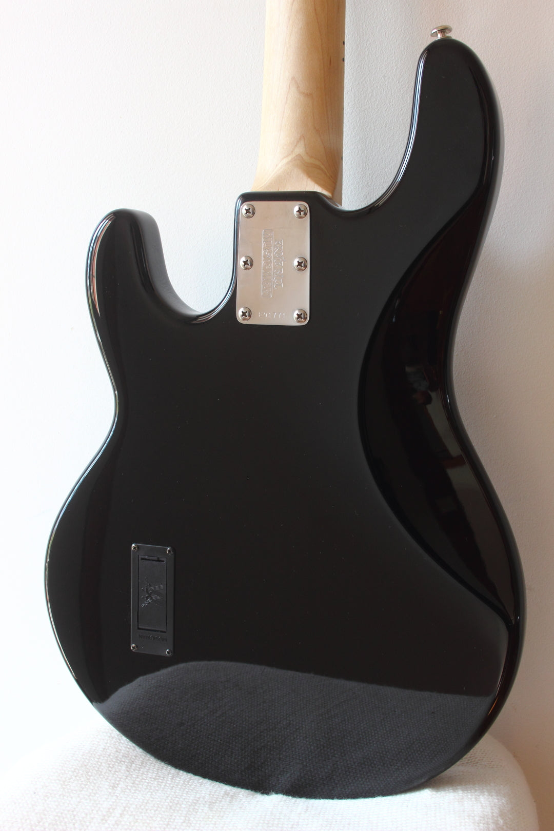 Ernie Ball Musicman Stingray Black 2013