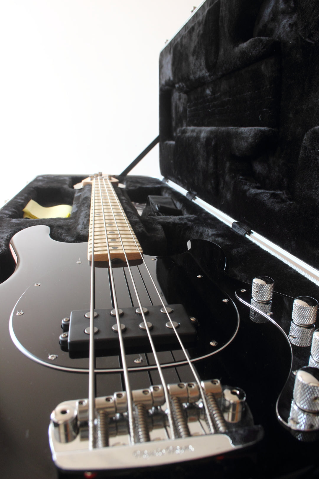 Ernie Ball Musicman Stingray Black 2013