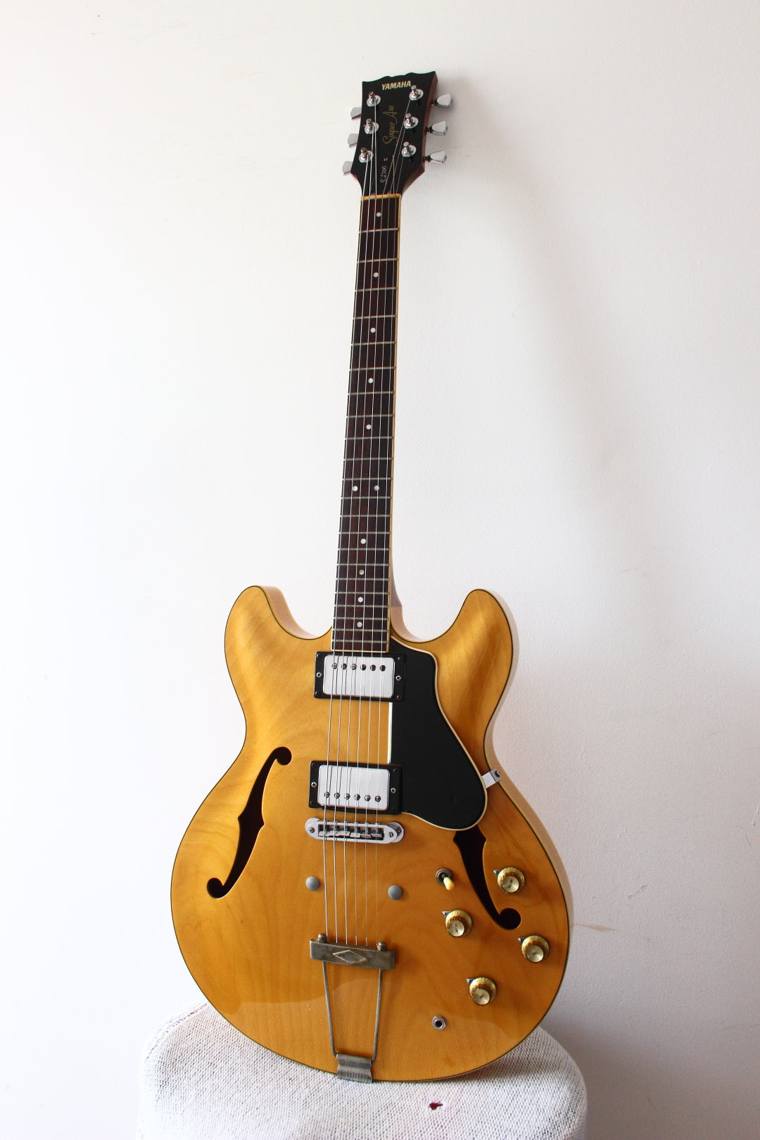 Yamaha SA700 Super Axe Semi-Hollow Natural 1981