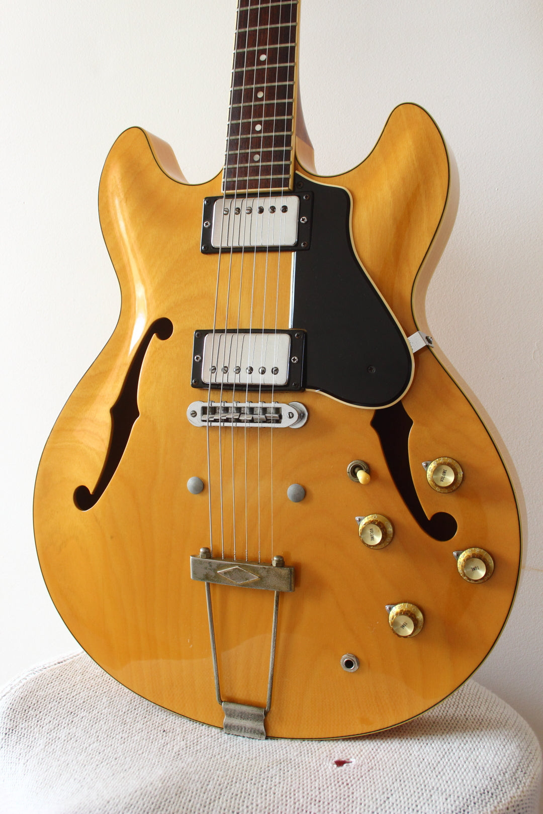 Yamaha SA700 Super Axe Semi-Hollow Natural 1981