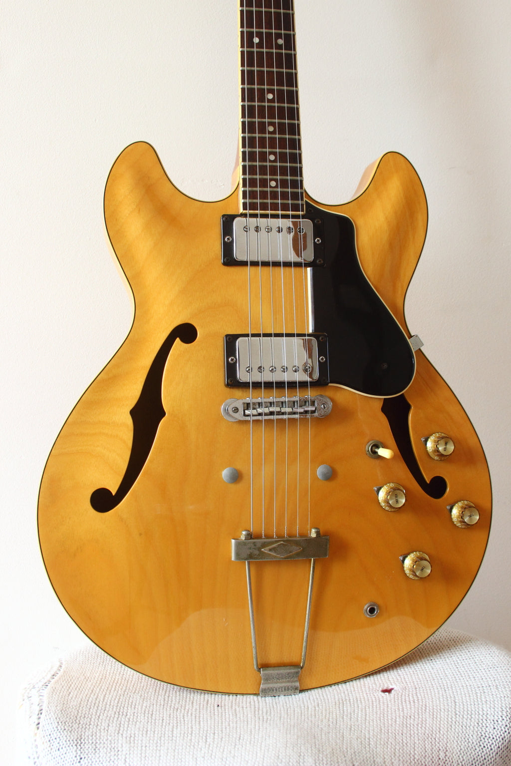 Yamaha SA700 Super Axe Semi-Hollow Natural 1981