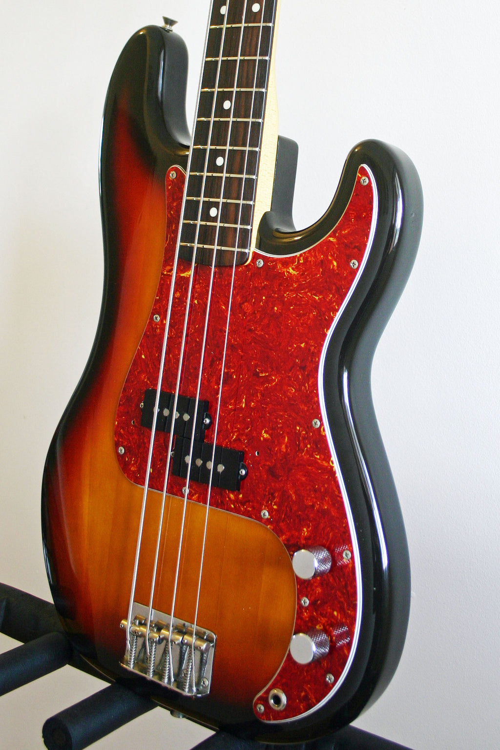 Used Fender Precision '62 Reissue 3-Tone-Sunburst