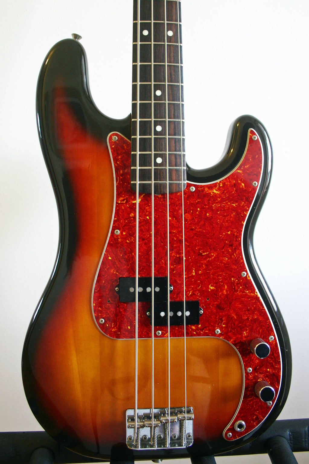 Used Fender Precision '62 Reissue 3-Tone-Sunburst