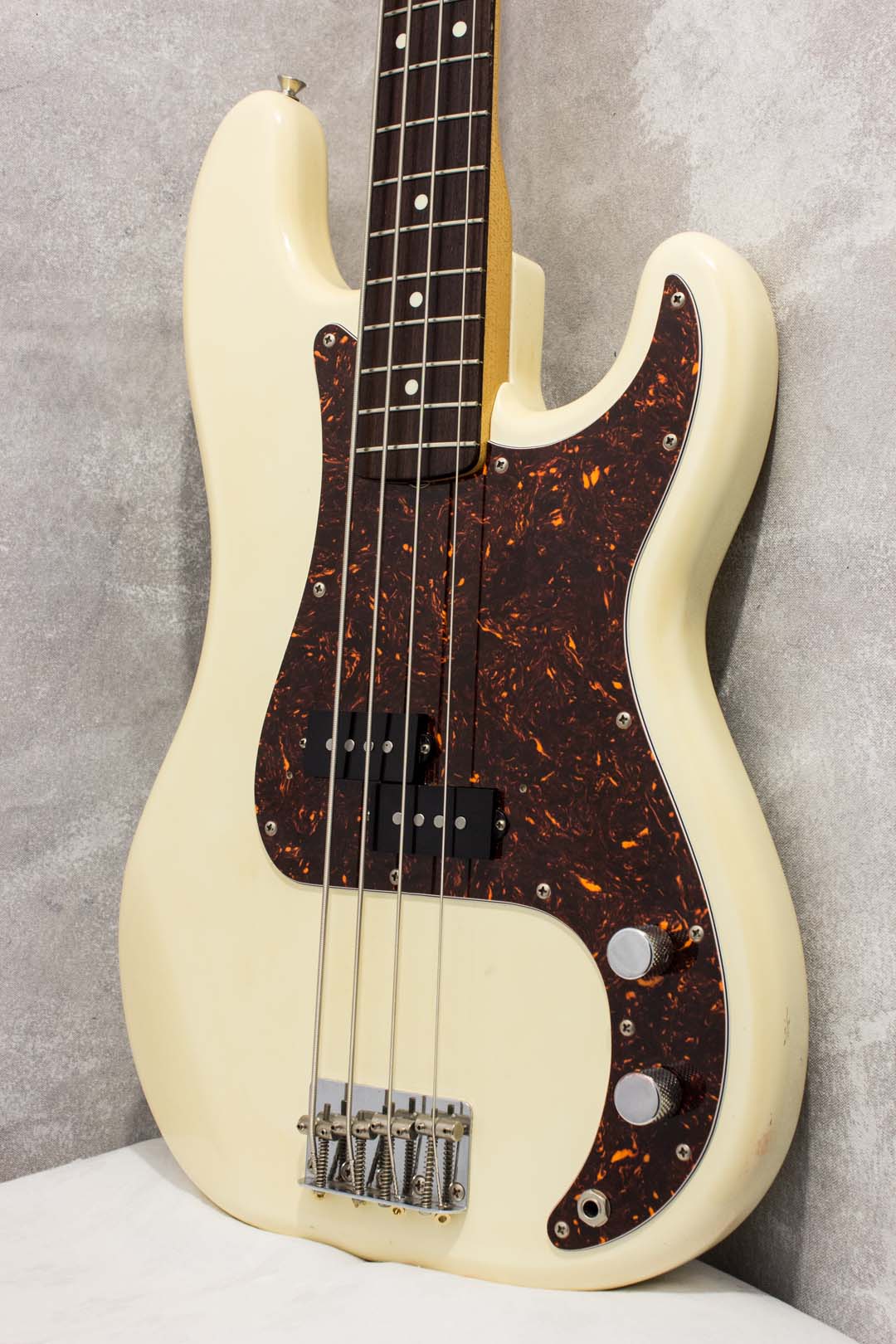 Fender Japan '62 Precision Bass PB62-55 Vintage White 1987