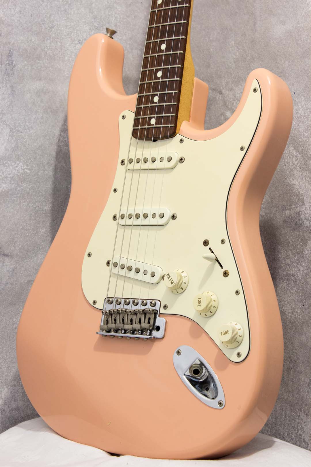 Fender Japan Standard Stratocaster ST-43 Shell Pink 1998