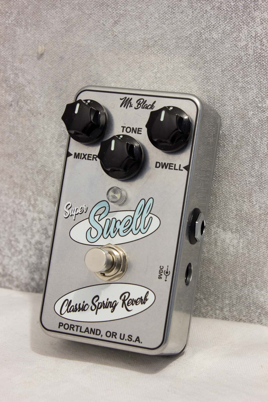 Mr. Black Super Swell Classic Spring Reverb Pedal