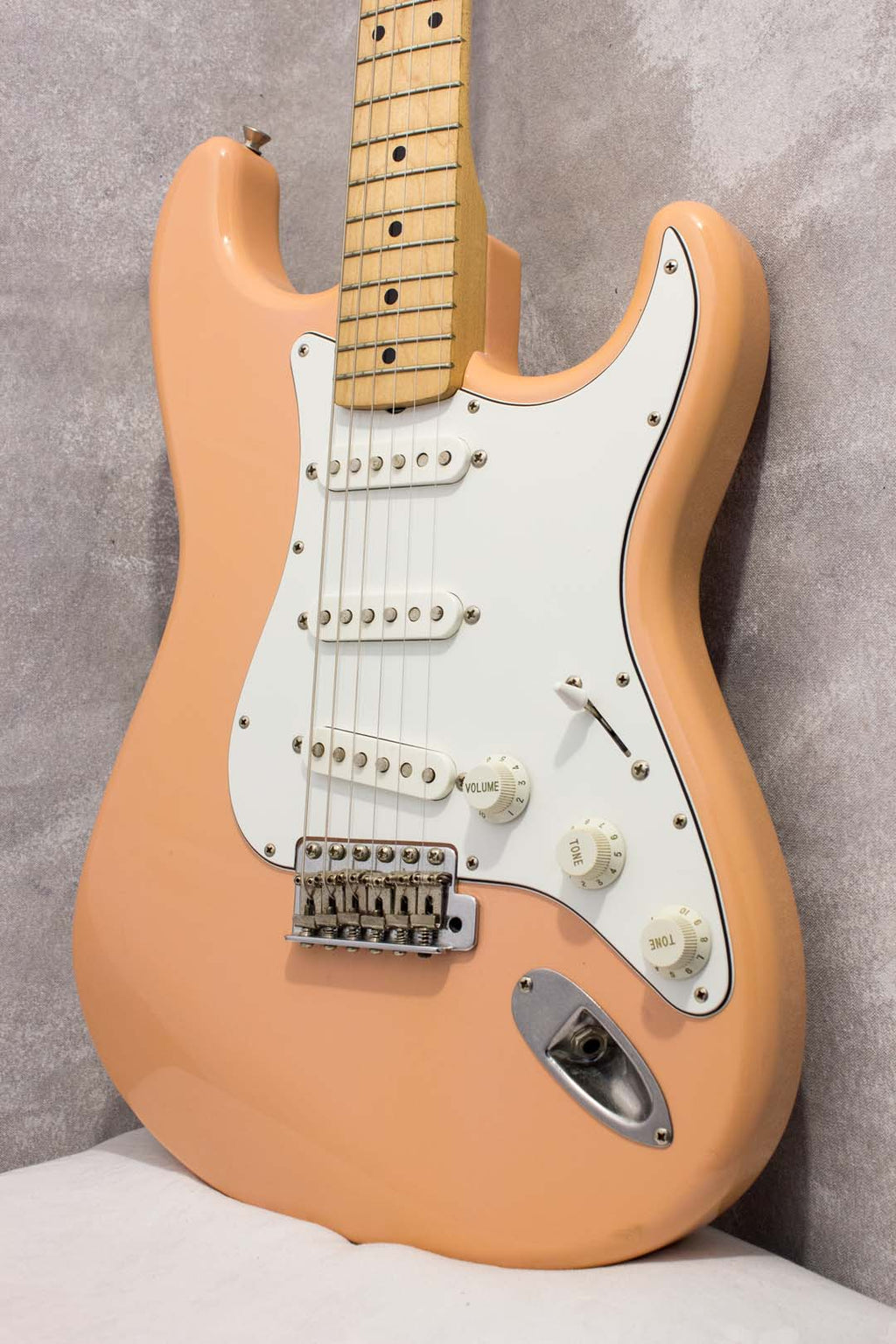 Fender Japan Standard Stratocaster ST-43 Shell Pink 1998