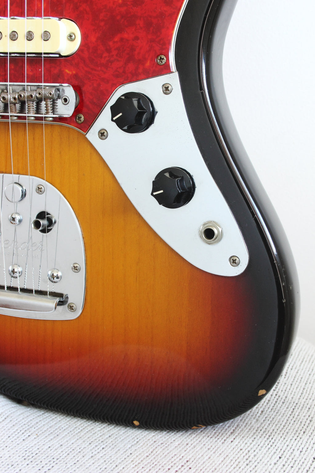 Fender Jaguar '66 Reissue 3-Tone Sunburst 1997-00