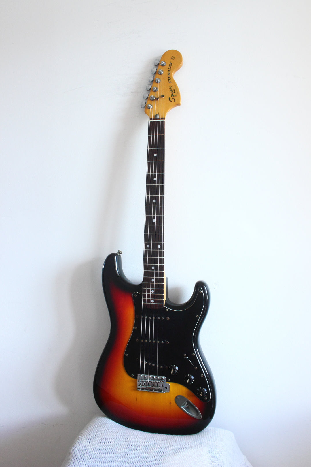 Squier Stratocaster CST30 3-Tone Sunburst 1984-87