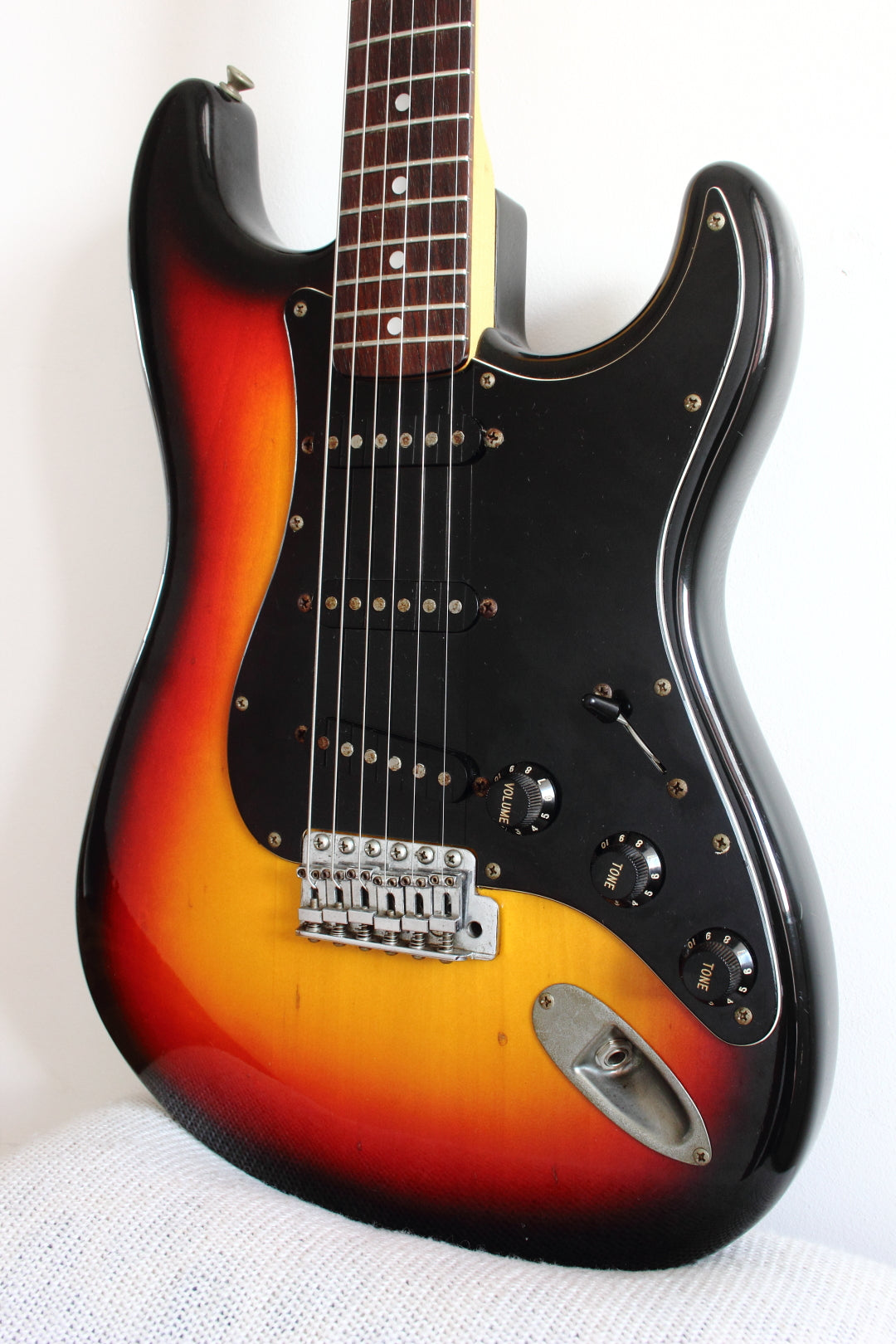 Squier Stratocaster CST30 3-Tone Sunburst 1984-87