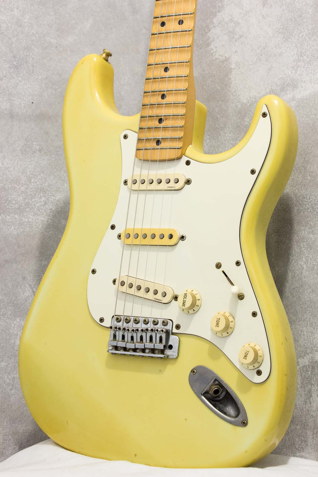 Fender Japan '72 Stratocaster ST72-95DM Yellow White 1989