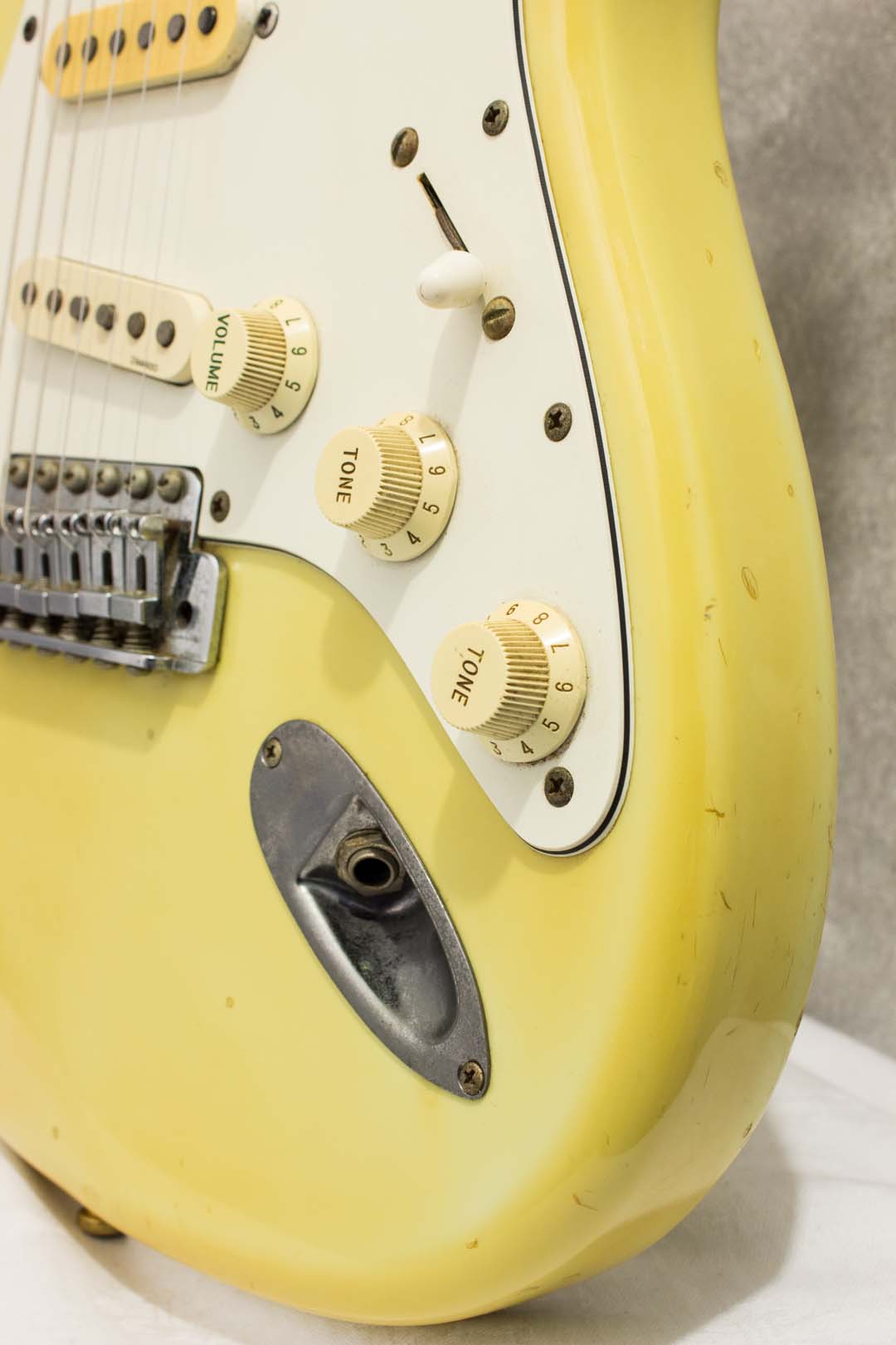 Fender Japan '72 Stratocaster ST72-95DM Yellow White 1989