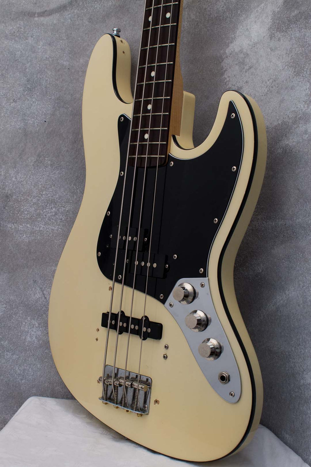 Fender Japan Aerodyne Jazz Bass Vintage White 2006