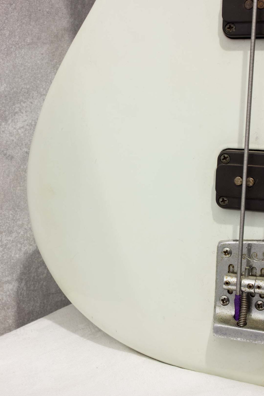 Yamaha Super Bass SB500S Fretless White 1981