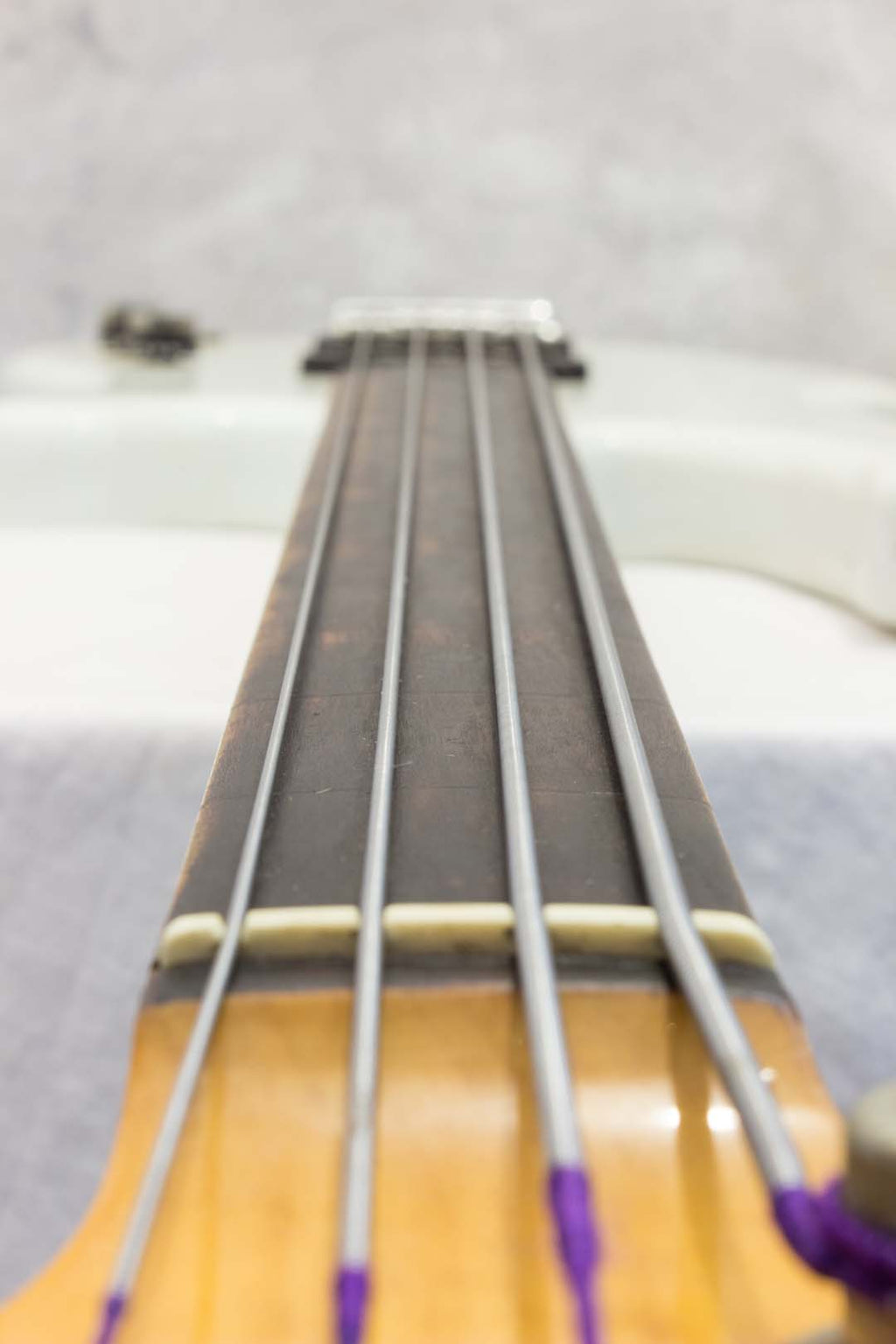 Yamaha Super Bass SB500S Fretless White 1981