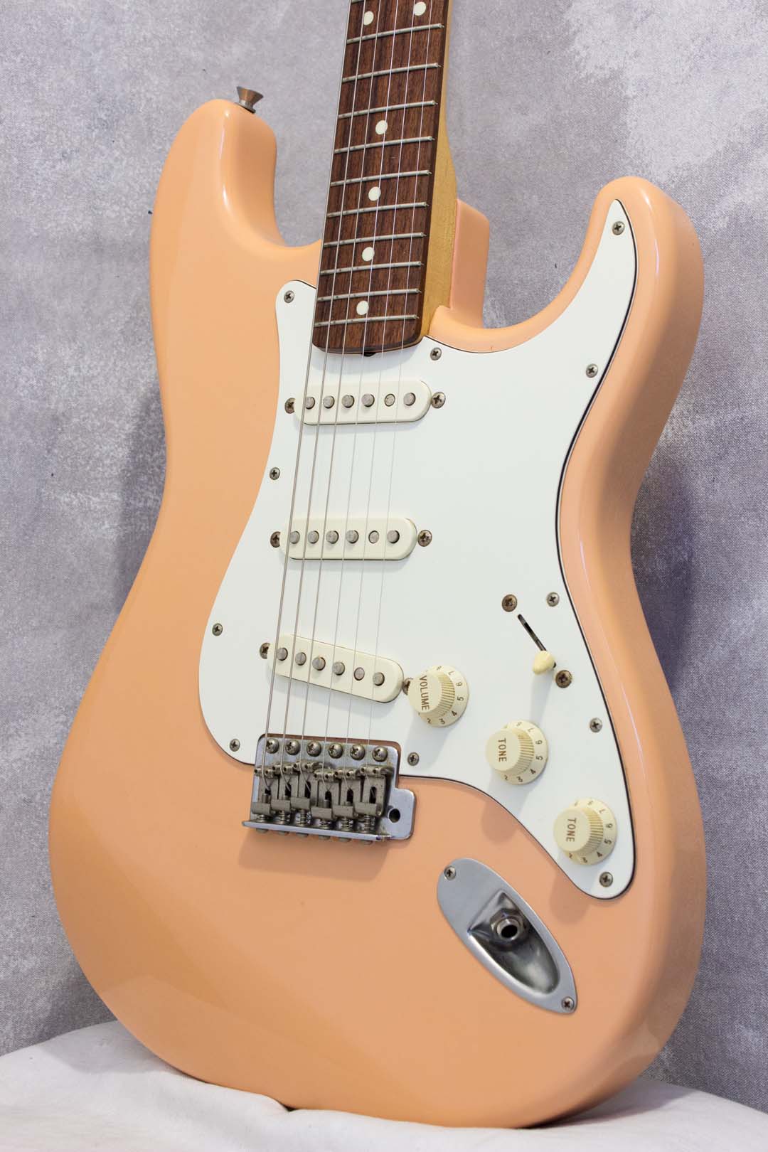 Fender Japan Standard Stratocaster ST-43 Shell Pink 1998